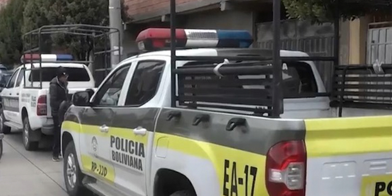 Presencia policial en la vivienda situada en la zona de Ciudad Satélite, en El Alto. Foto: RRSS