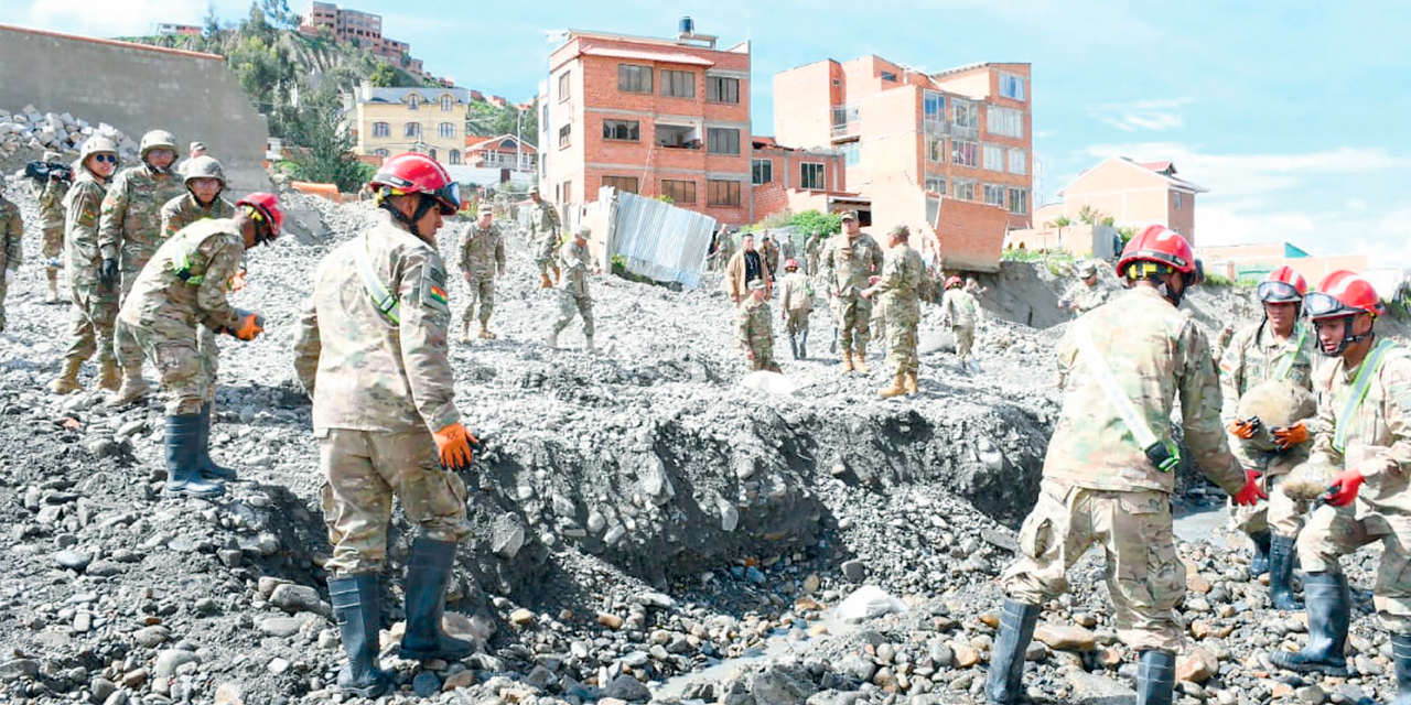 Ejército en campaña de  prevención y apoyo ante los desastres naturales. Fotos: Ejército de Bolivia