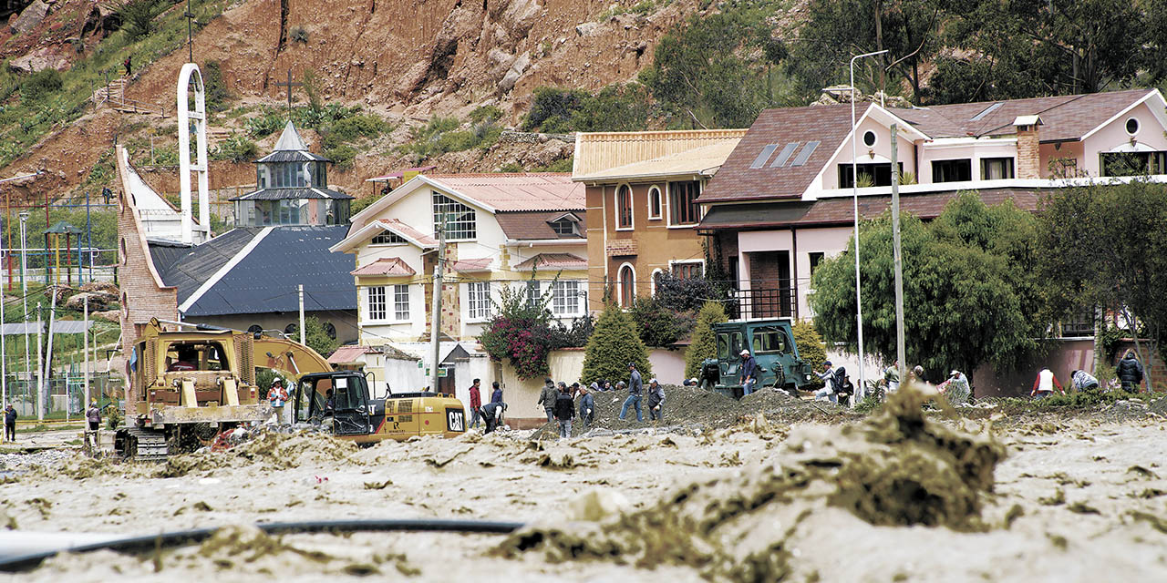 El crecimiento del río afectó a viviendas de la zona Amor de Dios, al sur de La Paz. | Foto: Presidencia