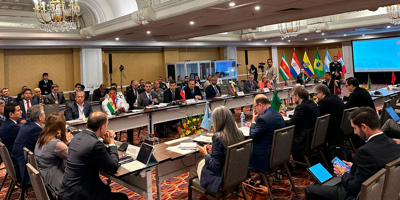 Encuentro de representantes de países sudamericanos en Lima. Foto:  Ministerio de Defensa