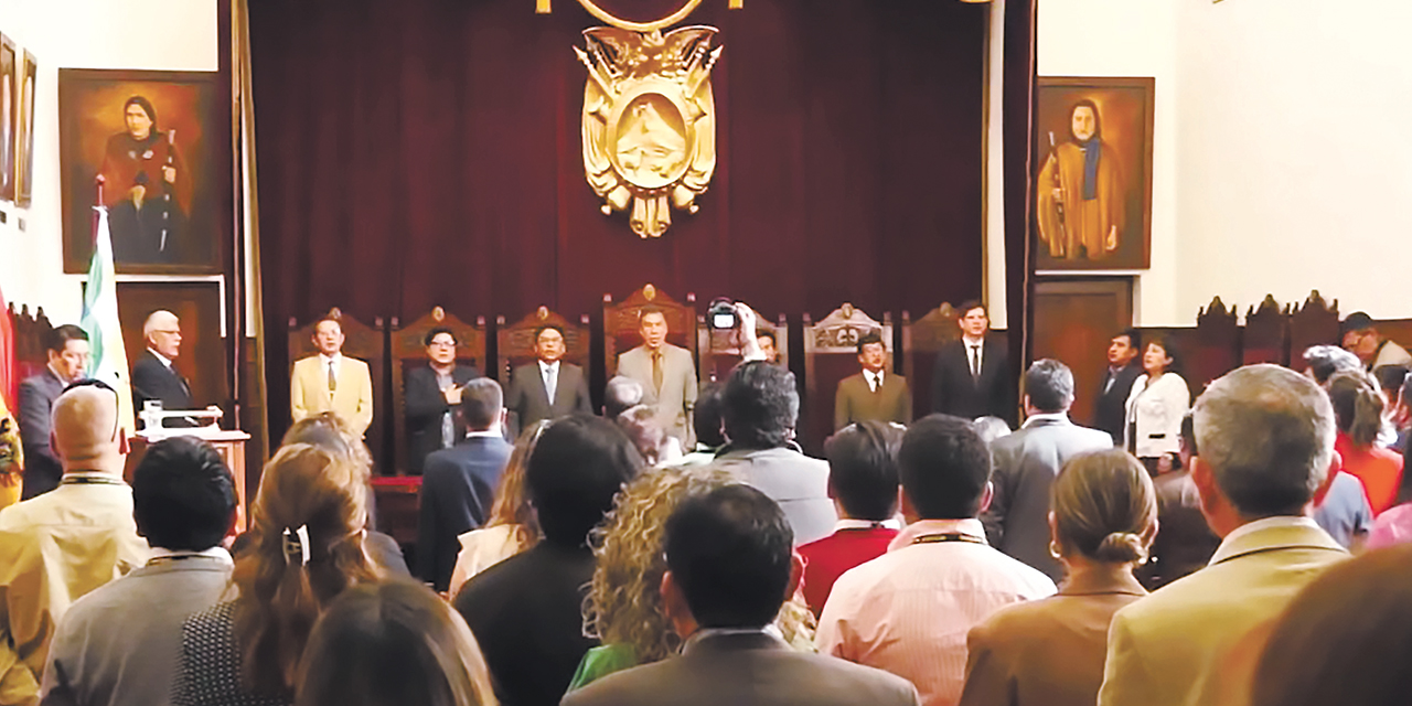 La sala plena del Tribunal Supremo de Justicia (TSJ), en la ciudad de Sucre. Foto:  TSJ