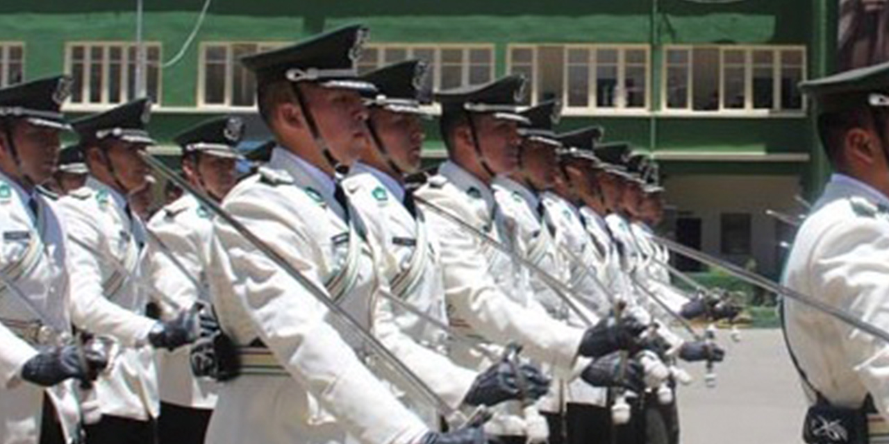 Un acto de graduación en la Academia de Policías, en la zona Sur de la ciudad de La Paz. // Foto: Policía Boliviana