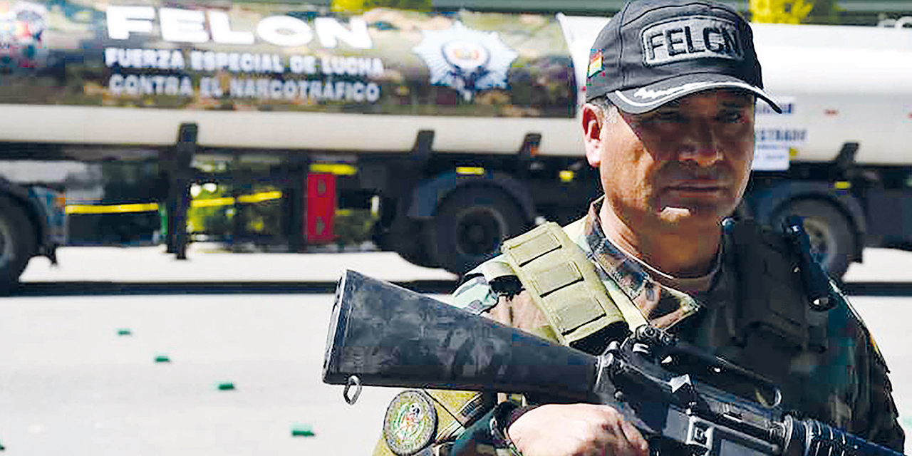 Efectivo de la Fuerza Especial de Lucha Contra el Narcotráfico. Foto: ABI