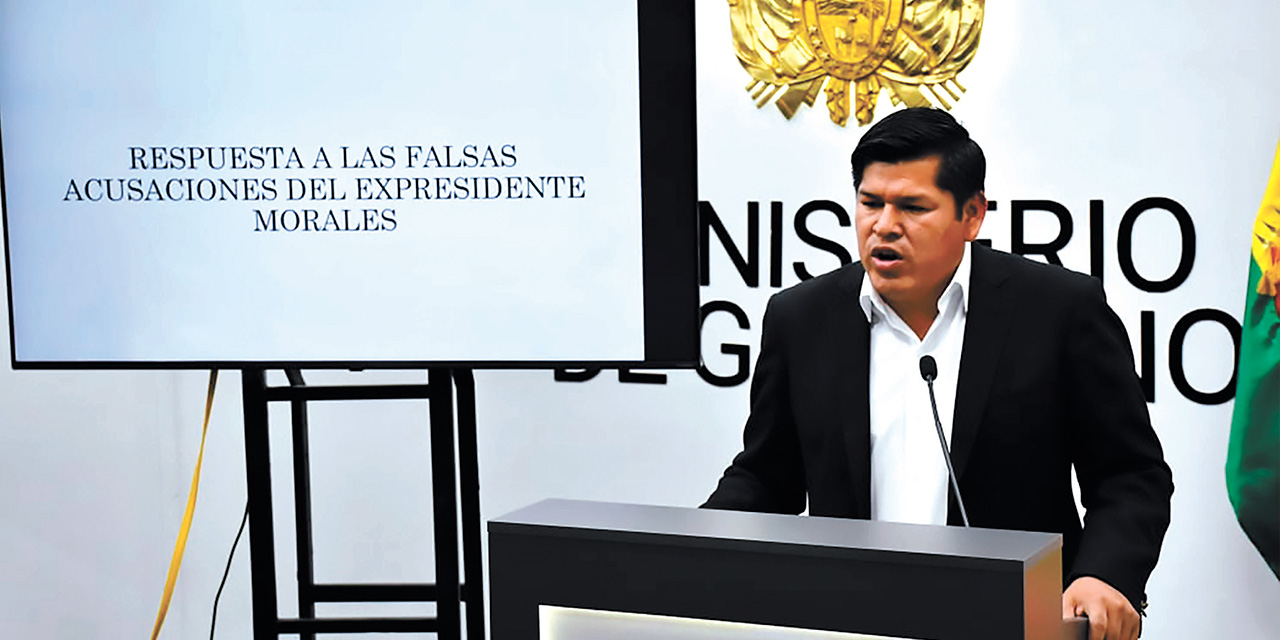 El viceministro de Defensa Social, Jaime Mamani, durante una conferencia de prensa. Foto: APG