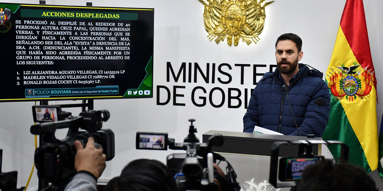 El ministro de Gobierno, Eduardo Del Castillo, en conferencia de prensa. Foto:  APG