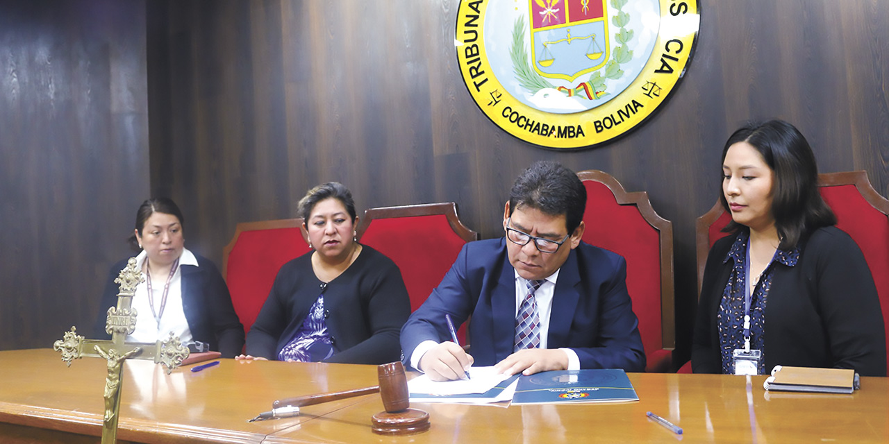 Firma de convenio entre el TDJC y la Fundación Oapsi. | Foto: TDJ