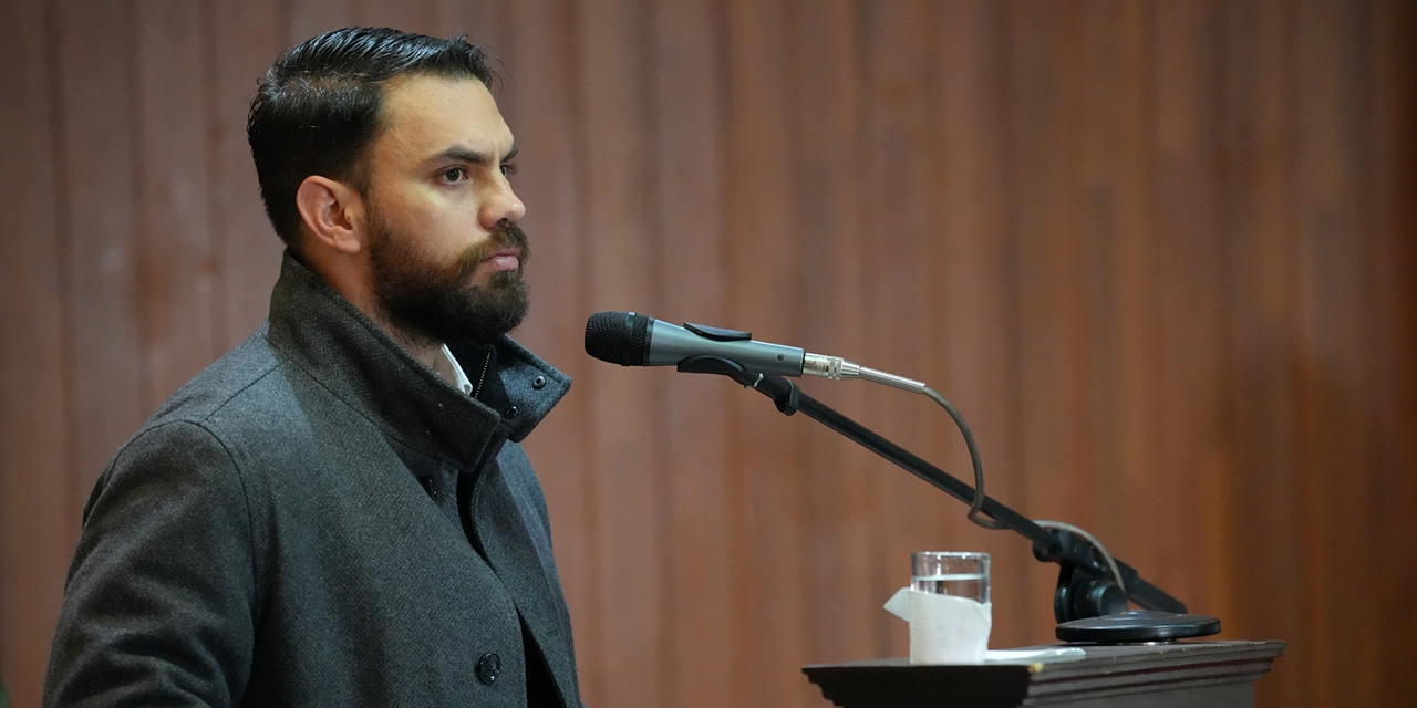 El ministro de Gobierno Eduardo Del Castillo, durante una rueda de prensa.