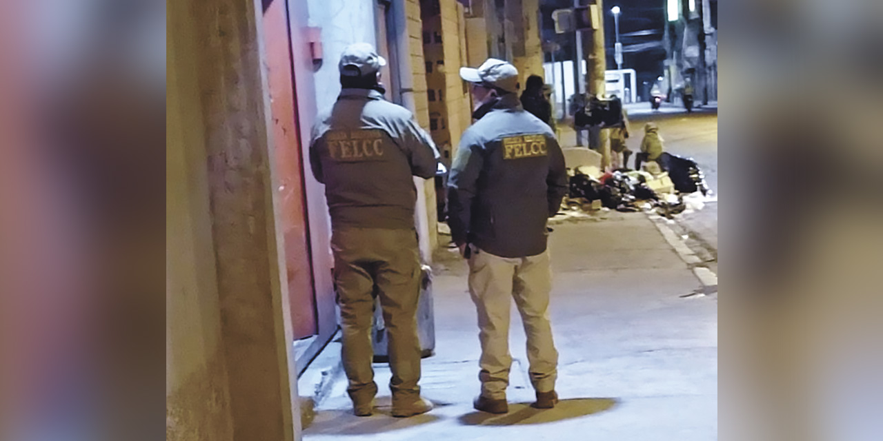 Efectivos de la FELCC en la zona 12 de Octubre de El Alto. | Foto: Red Policial