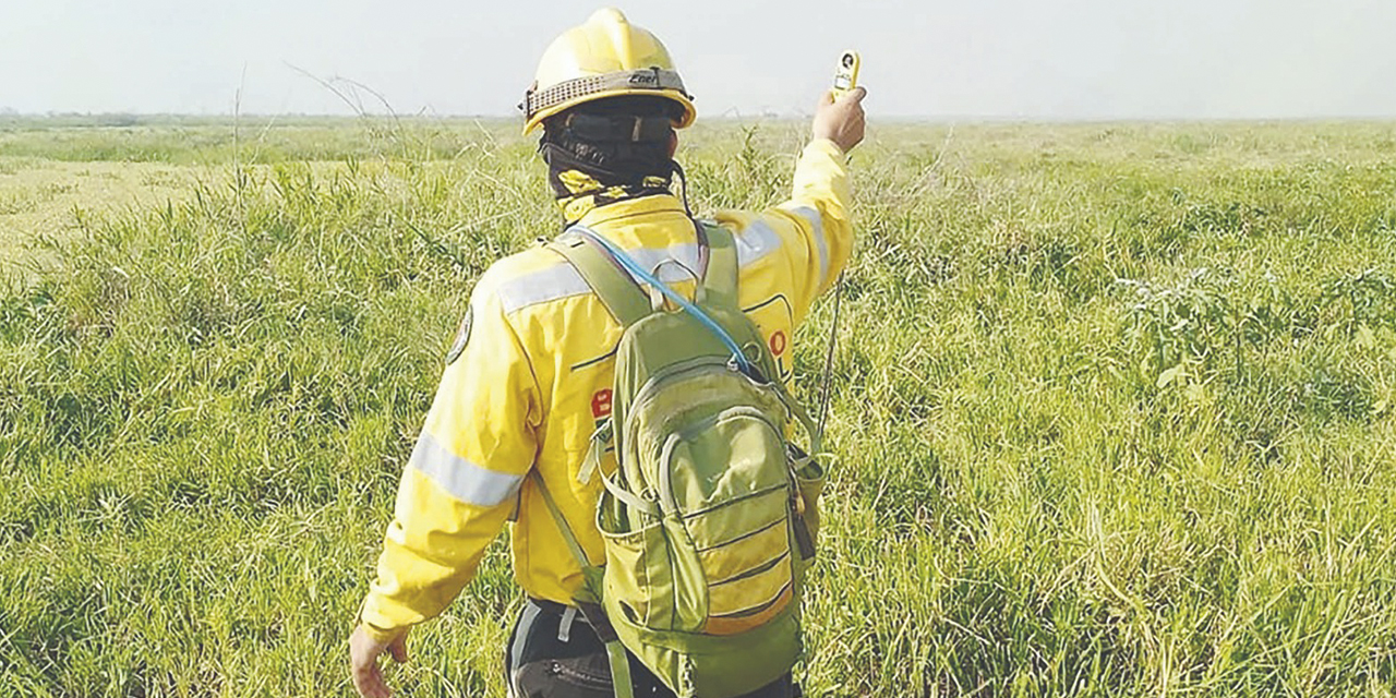  Bomberos brasileños y bolivianos se han desplazado, cada uno en su frontera, para hacer seguimiento y monitoreo.