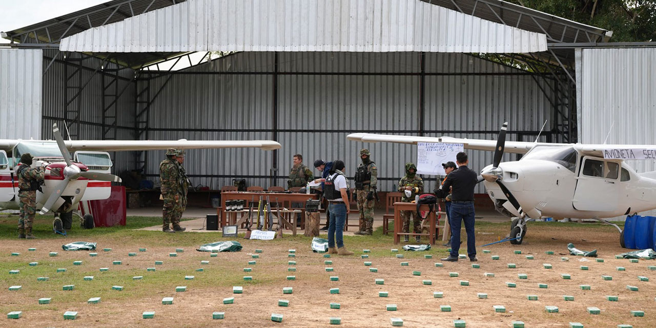 En el operativo denominado Centurión se incautaron también avionetas. foto: Ministerio de Gobierno