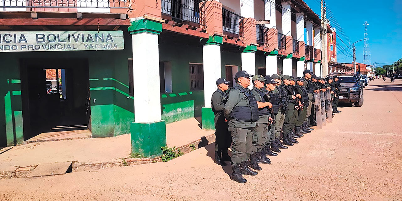 Efectivos policiales en Santa Ana de Yacuma, en Beni. Foto: RRSS