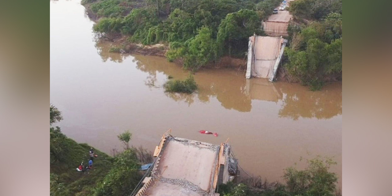  La caída del puente Rapulo derivó en tragedia en el municipio beniano de Santa Ana de Yacuma. | Foto: Rodrigo Nacif L.