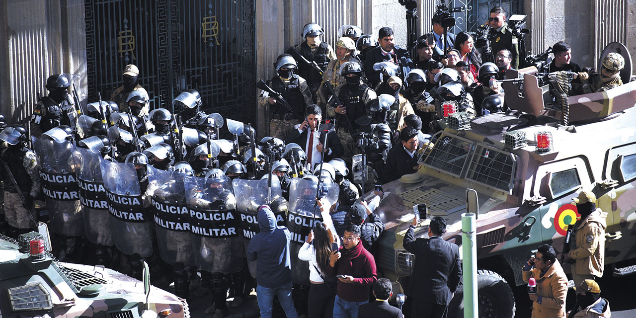 Militares tomaron la plaza Murillo en un intento de golpe de Estado, el 26 de junio.