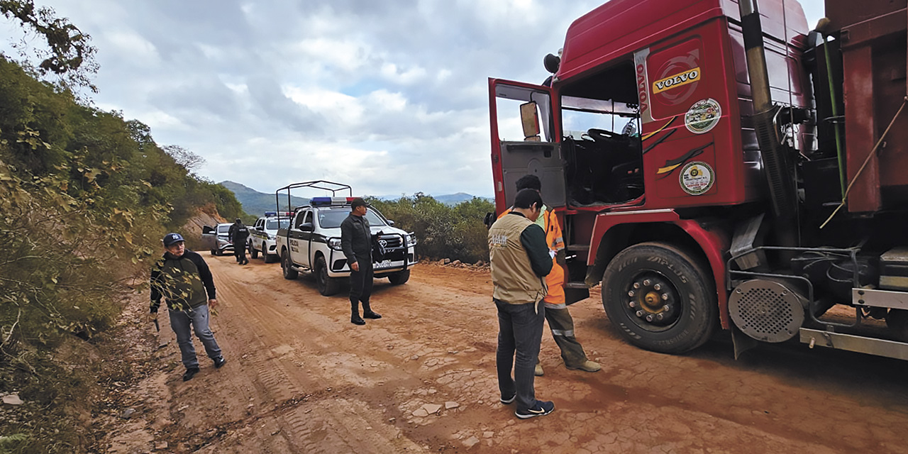 La Policía y la AJAM intervienen actividad minera ilegal en Samaipata. | Foto: AJAM