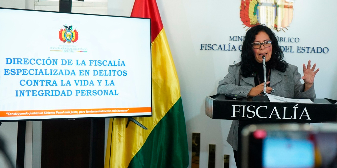 La directora de la Fiscalía Especializada de Delitos Contra la Vida, Elizabeth Viveros. | Foto: FGE