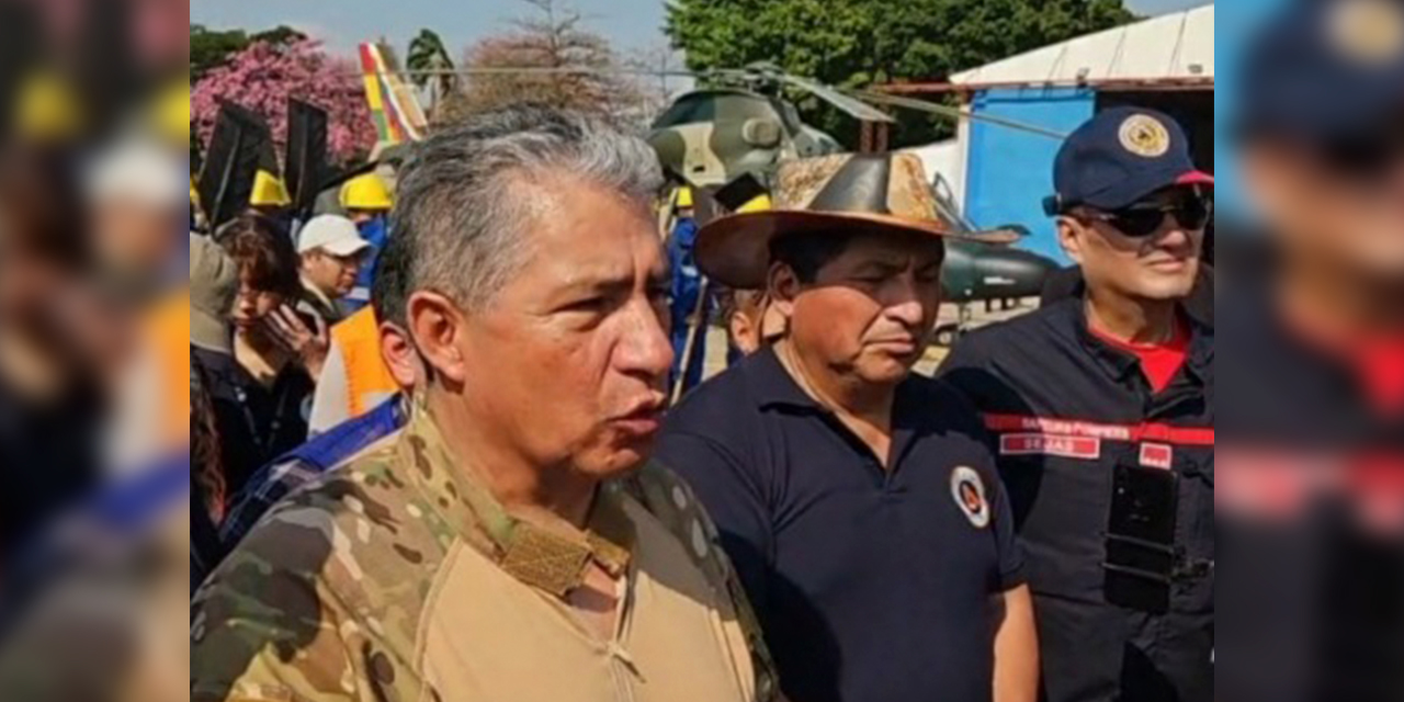 El ministro de Defensa, Edmundo Novillo, junto a otras autoridades. Foto: RRSS