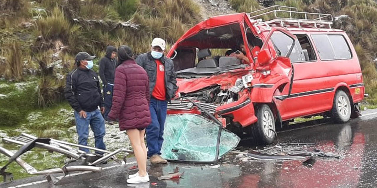 Un accidente de tránsito en la ruta entre los Yungas y La Paz. | Foto: RRSS