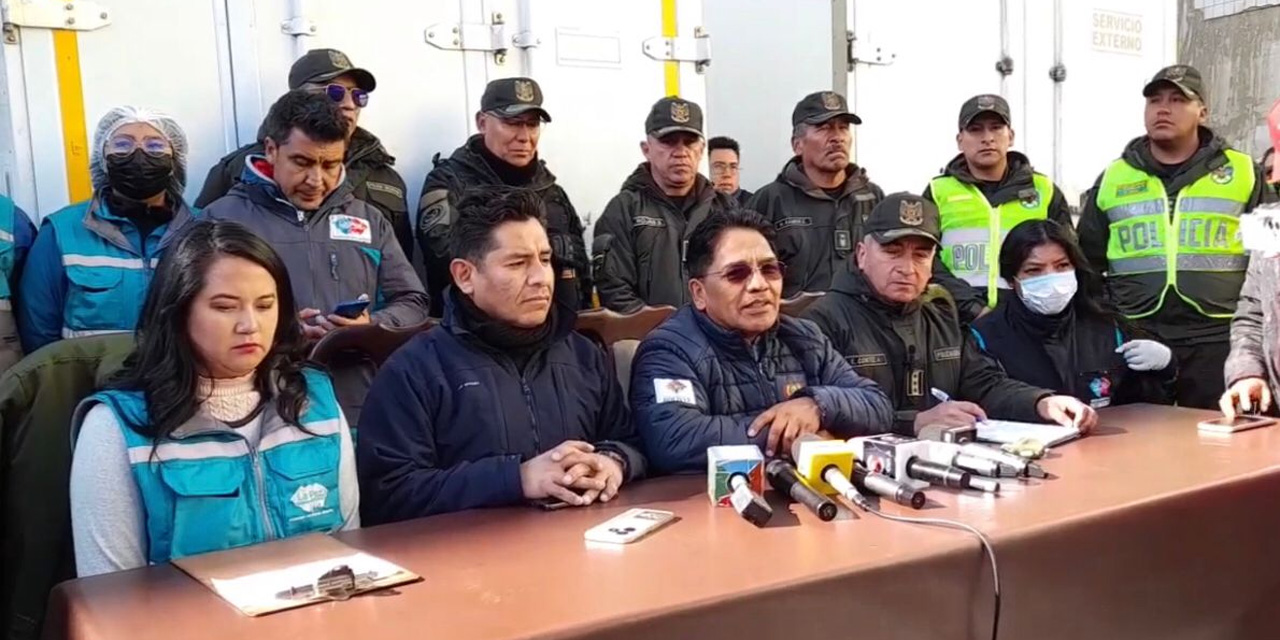 Conferencia de prensa entre autoridades del Gobierno central, el municipio y la Policía Boliviana, este sábado.