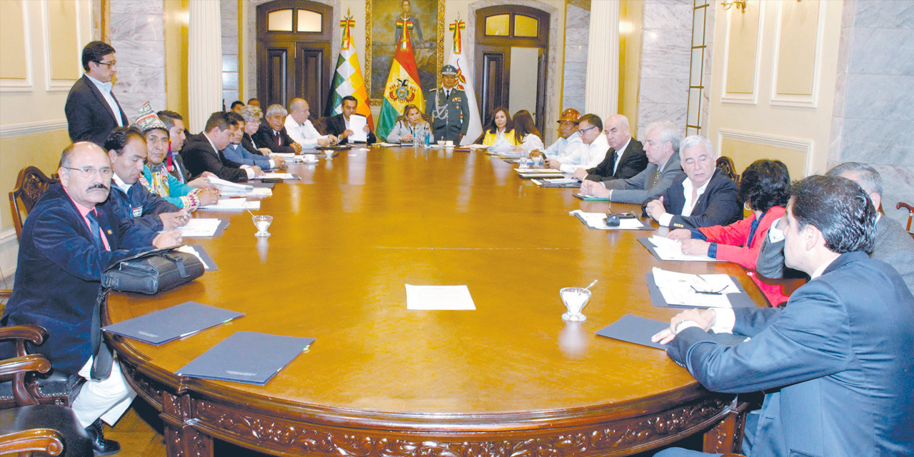 Reunión de gabinete de Añez en el Palacio Quemado. Foto: ABI