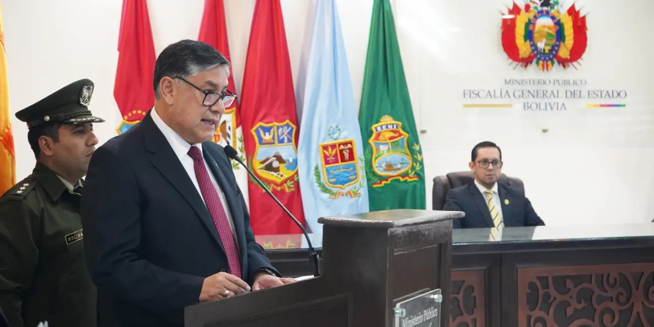 El fiscal general del Estado, Juan Lanchipa, asumió el cargo el 23 de octubre de 2018. Foto: FGE