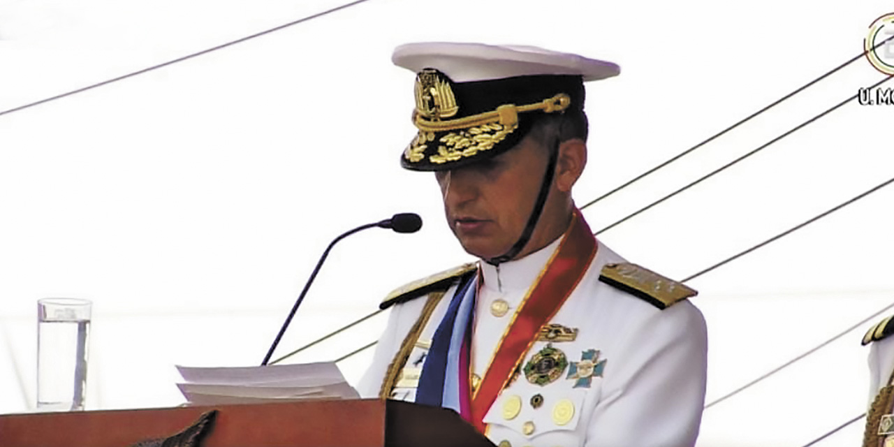 El comandante en jefe a.i. de las FFAA, almirante Gonzalo Vigabriel Sánchez. | Foto: Captura BTV