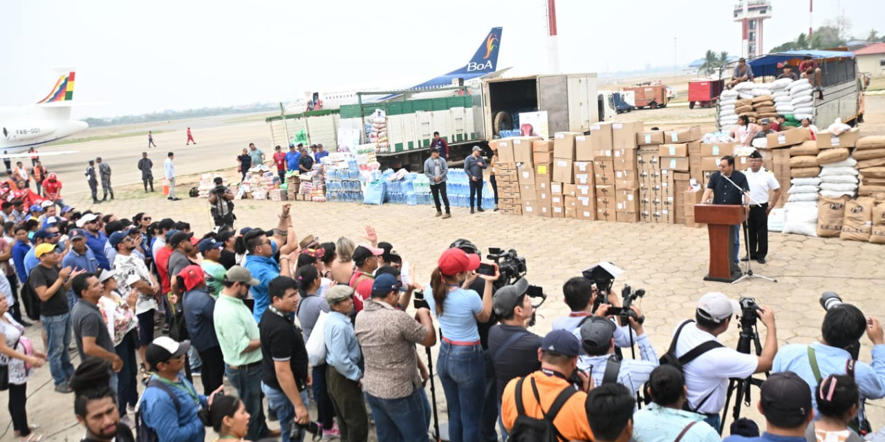 Se entregaron 30 toneladas de ayuda humanitaria para afectados por los incendios forestales. Foto: Presidencia