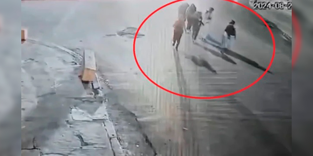  Personas que fueron atropelladas en la ciudad de El Alto. Foto: Captura