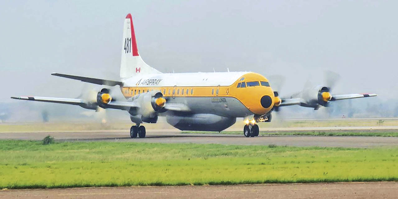 El avión cisterna Electra Tanker 481, en la plataforma del Aeropuerto Internacional de Viru Viru. | Foto: Presidencia