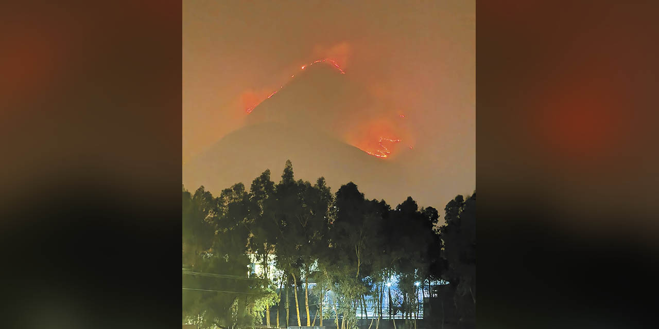 Incendio en el Parque Nacional Tunari. | Foto: Alcaldía de Tiquipaya