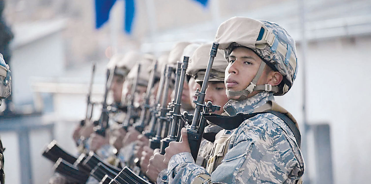 Soldados bolivianos durante un acto. Foto: Ministerio de Defensa