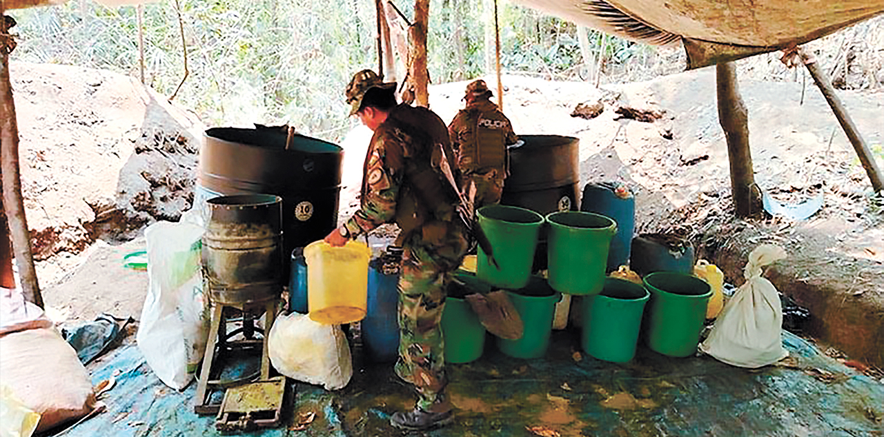 Efectivos antidrogas destruyen fábricas móviles de droga. Foto: FELCN