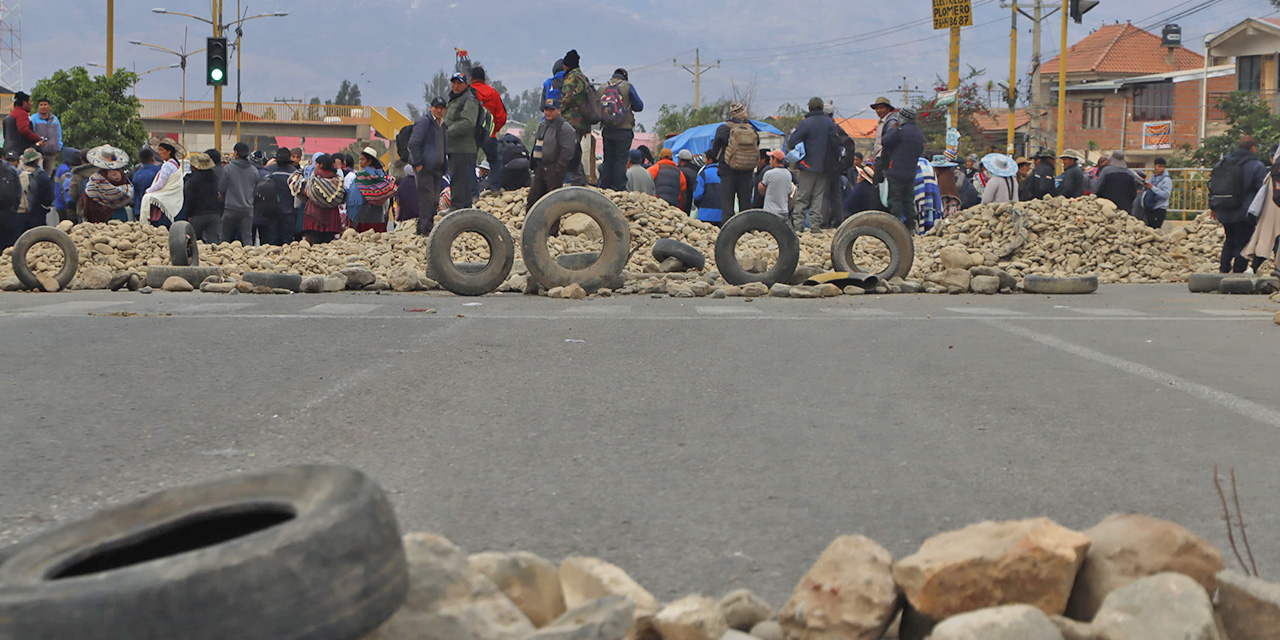 Reportan 21 bloqueos impulsados por evistas y el Gobierno reafirma un desbloqueo gradual