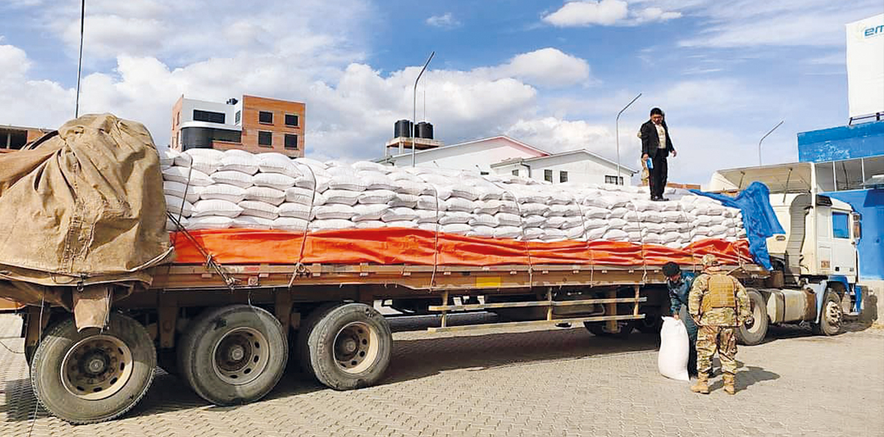 Operativo contra el contrabando en la frontera con Perú. Foto Viceministerio de Lucha Contra el Contrabando.