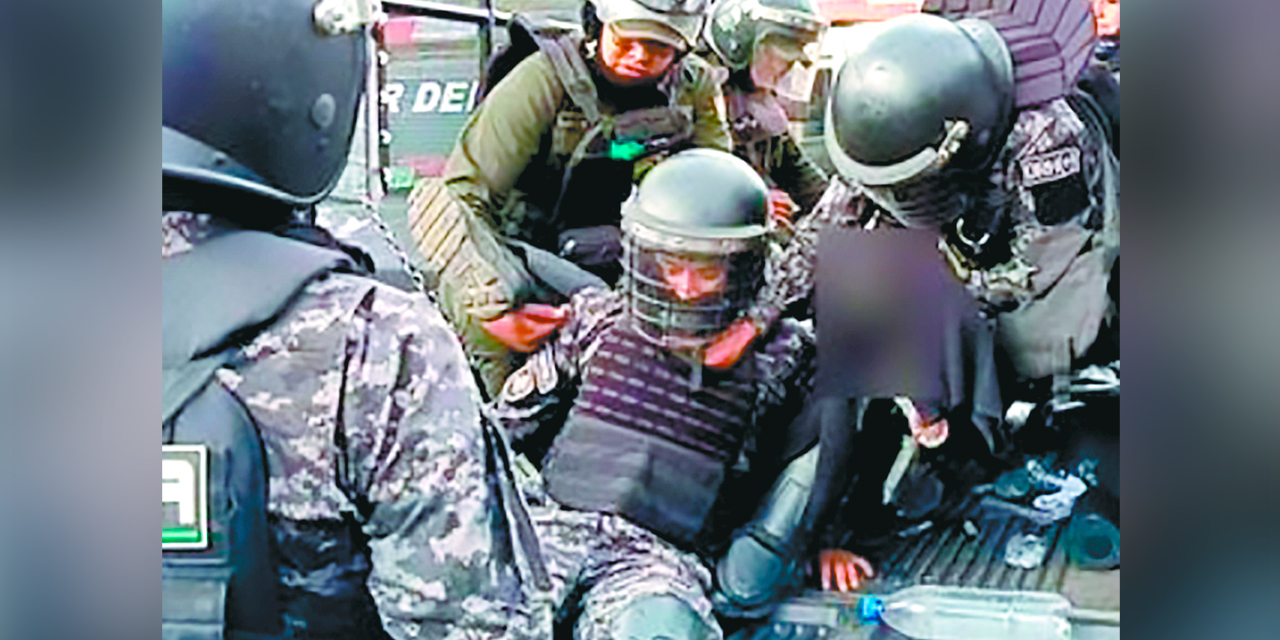 Policías heridos en Cochabamba. Foto: RRSS