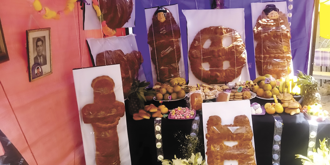 Mesa de la festividad de Todos Santos.