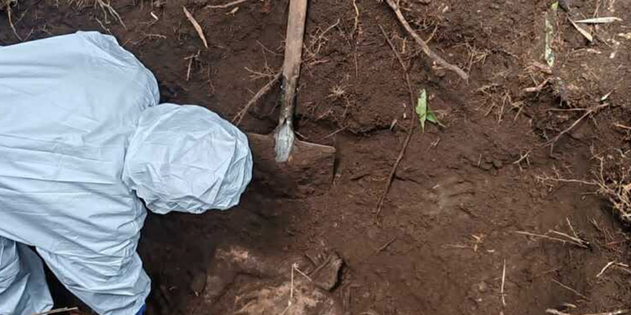 Encuentran el cuerpo de Cristhian C. S. en una fosa. Foto: ABI