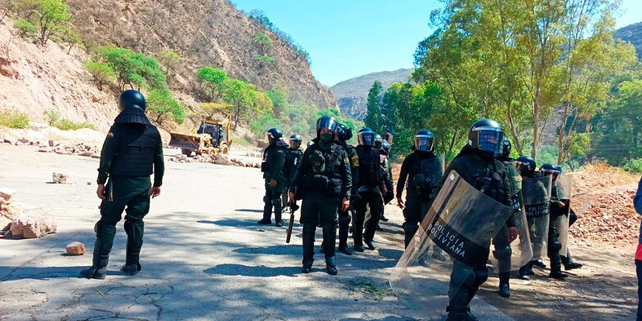 Desbloqueo policial. Foto archivo