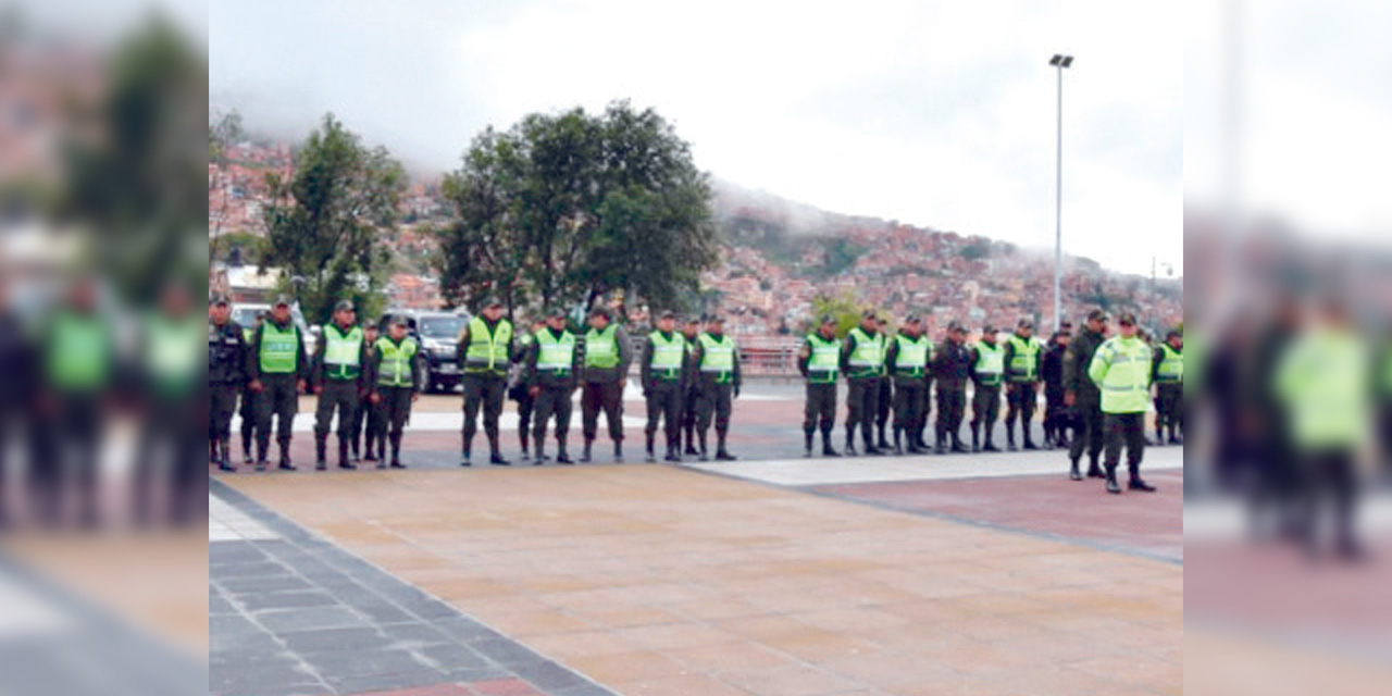 Efectivos de la Policía convocados para patrullas callejeras. Foto: Policía boliviana