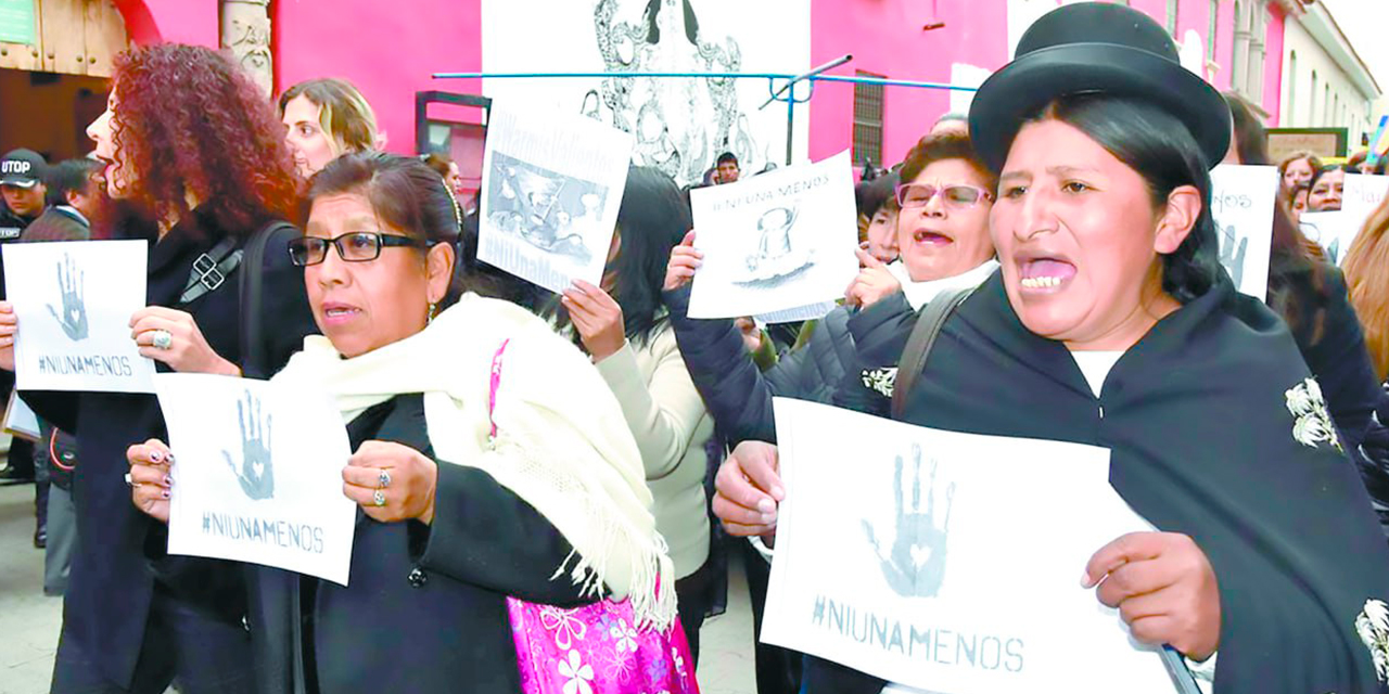 Marcha de protesta contra los feminicidios en Bolivia. Foto: Archivo