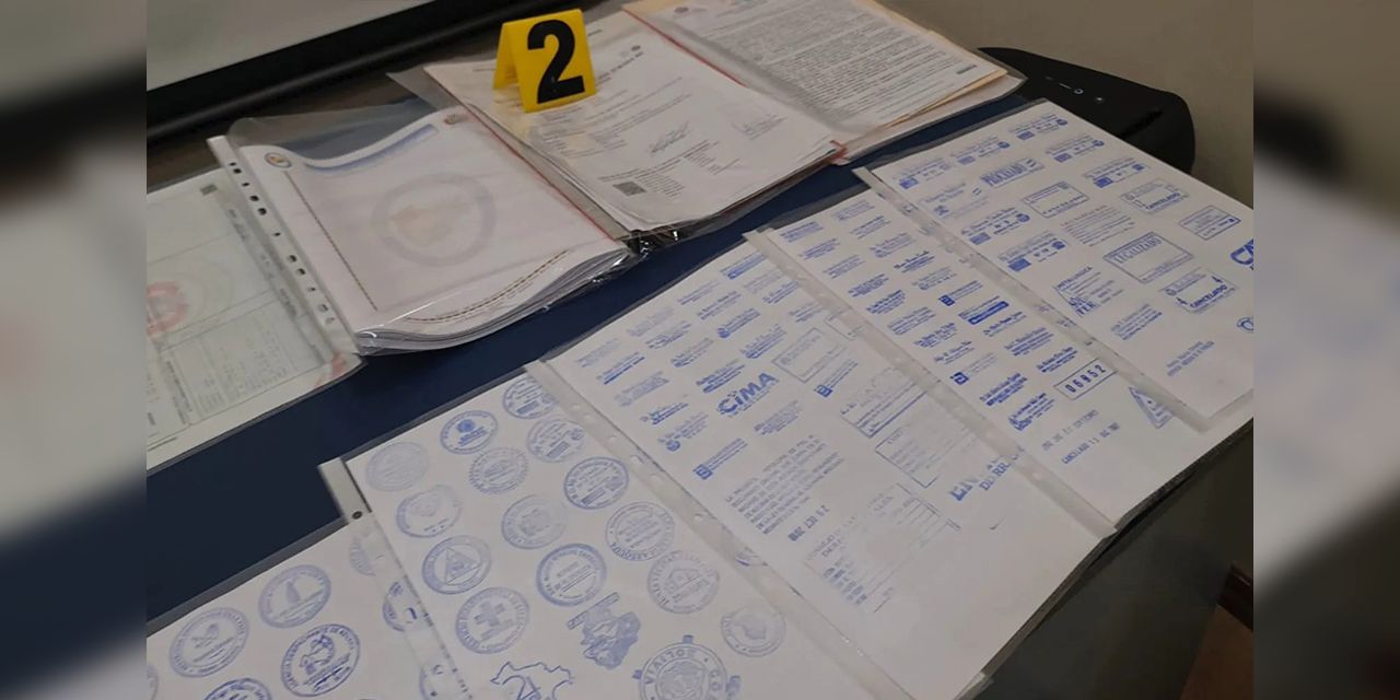  La documentación secuestrada durante los allanamientos. 