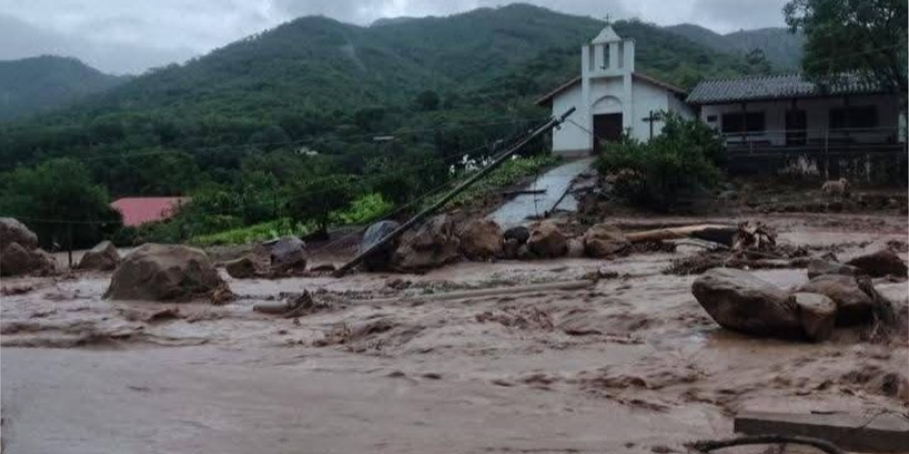 Rescatan a siete personas con vida en Samaipata; Gobierno despliega operativos en Santa Cruz y Cochabamba