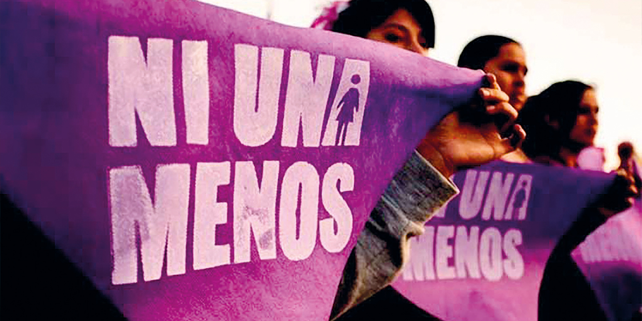 “Ni una menos”, el mensaje de las mujeres contra los casos de feminicidios en Bolivia. Foto: ARCHIVO