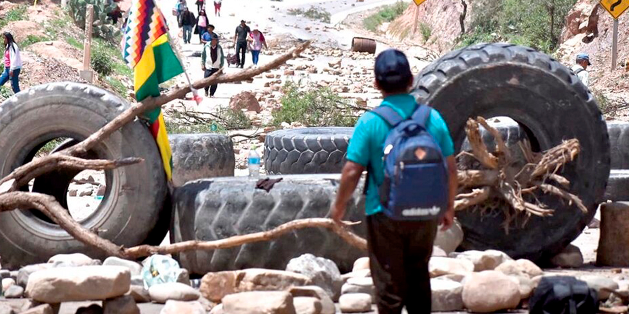 El bloqueo de carreteras en Cochabamba causó millonarias pérdidas. Foto: ARCHVIO