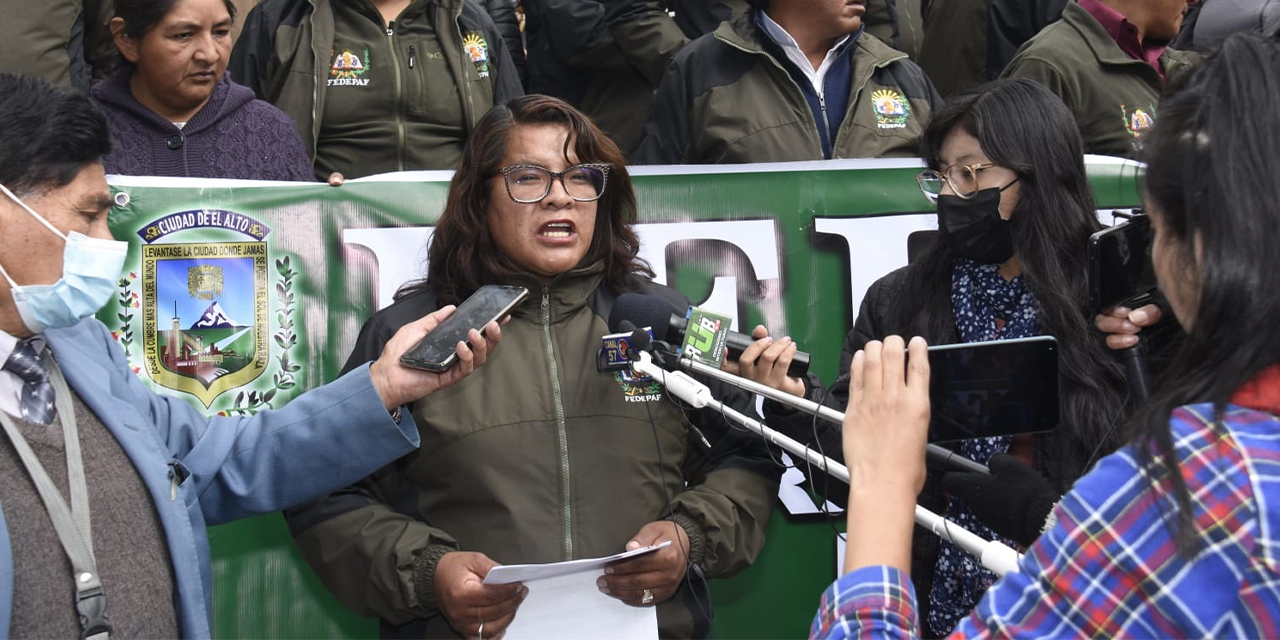 Jenny Arce, presidenta de Fedepaf, en el encuentro con periodistas. (Foto: Jorge Mamani)