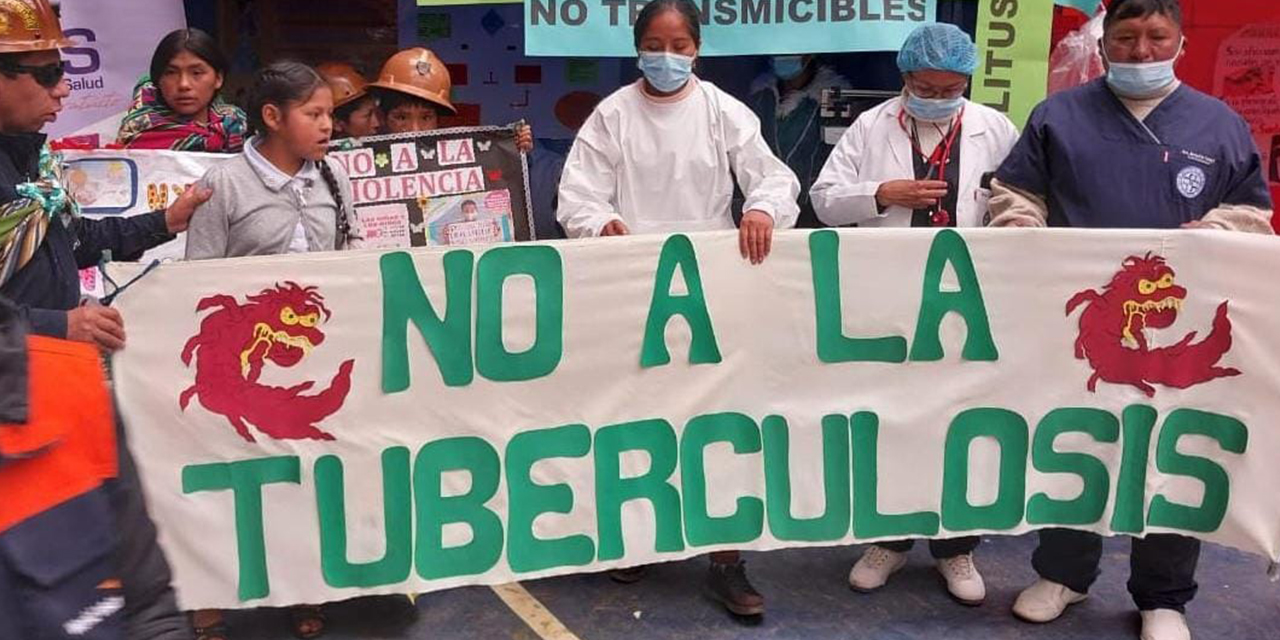 Profesionales de salud en actividades contra la tuberculosis. (Foto: Ministerio de Salud)