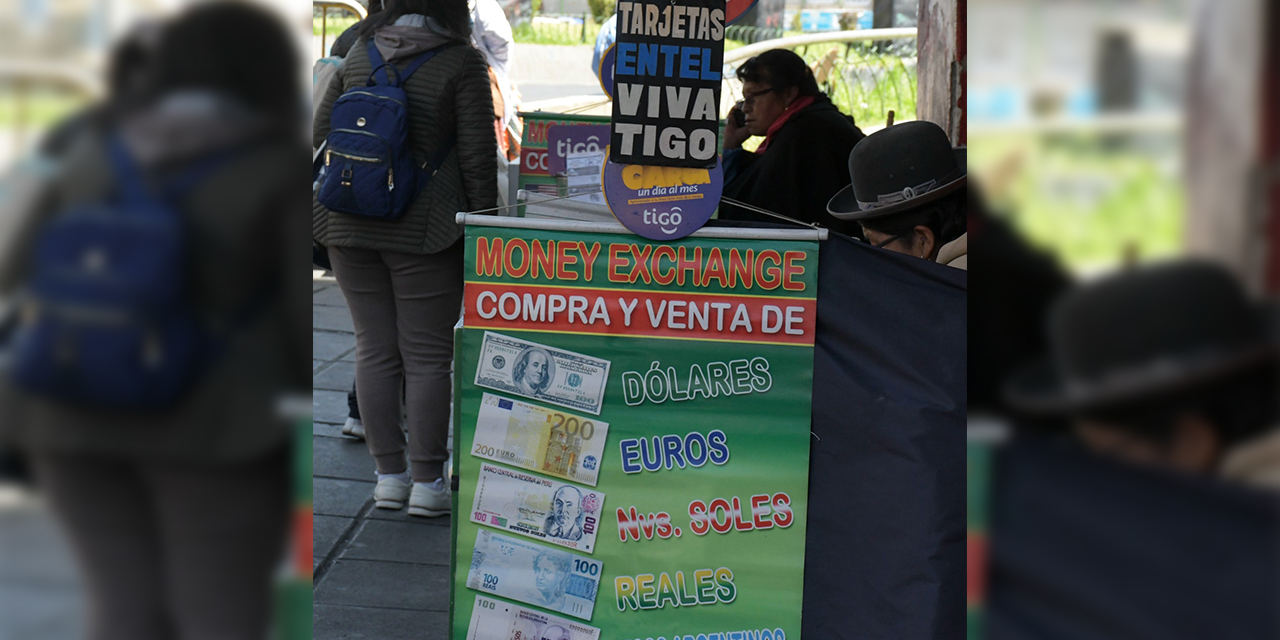 Librecambistas especulan con el precio del dólar. (Foto: Archivo)