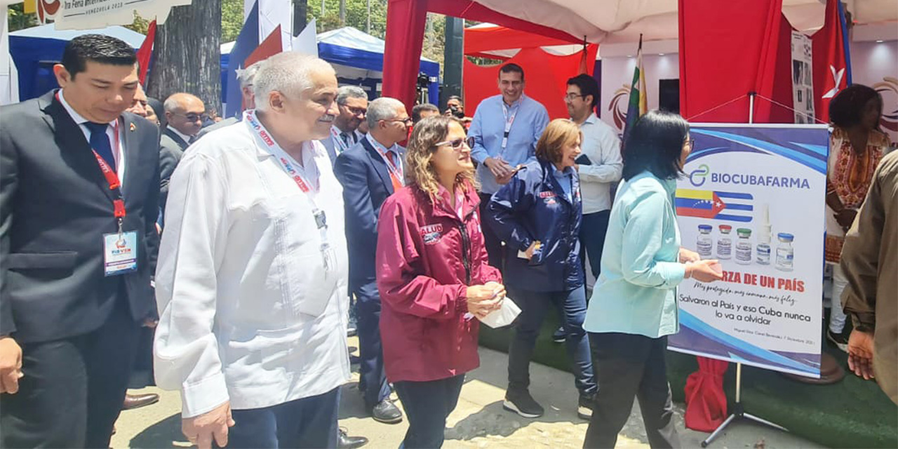 Bolivia expone en Caracas el fármaco hecho en el país que detecta el cáncer