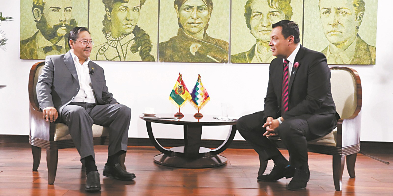 El presidente Luis Arce en una entrevista en la Casa Grande del Pueblo. (Foto: Archivo)