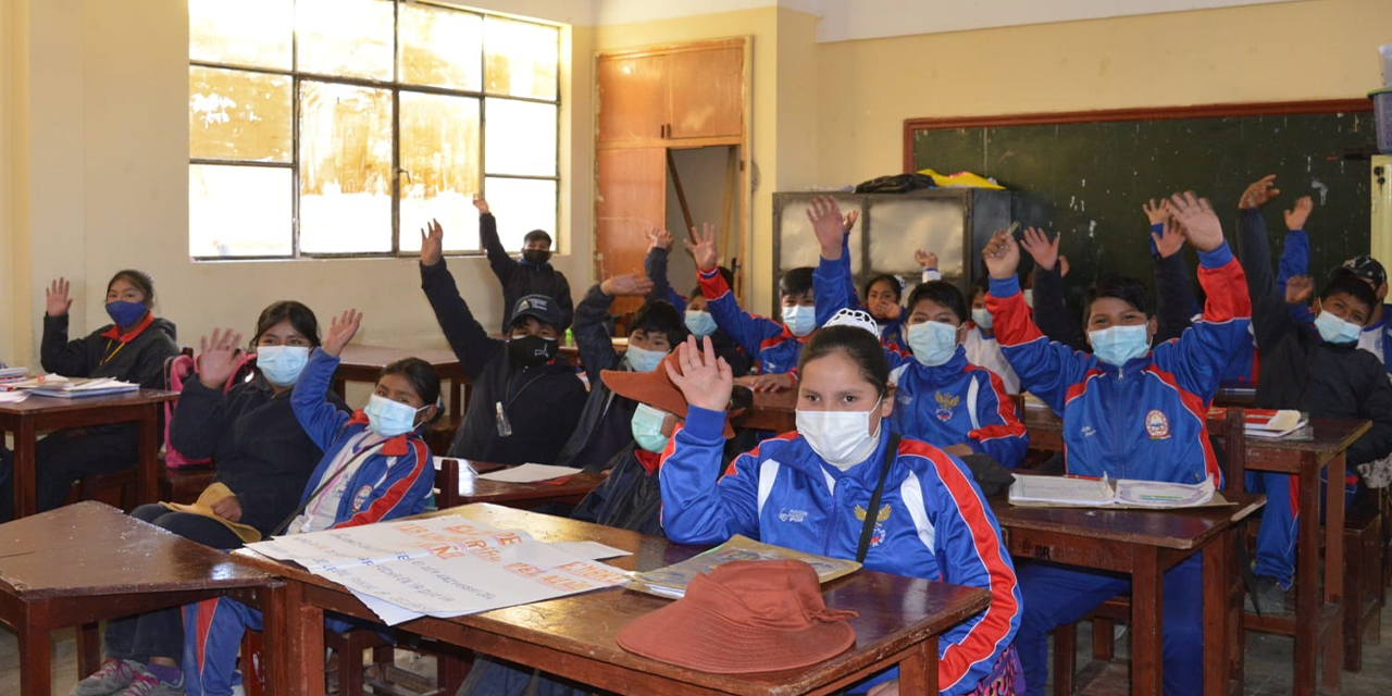 Estudiantes en el retorno a clases durante la pandemia del Covid-19. (Foto: Archivo)