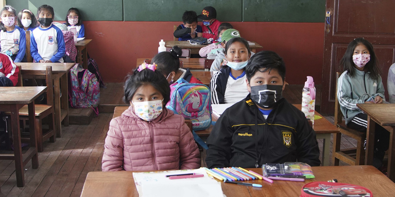 Estudiantes durante sus clases presenciales. (Foto: Jorge Mamani)